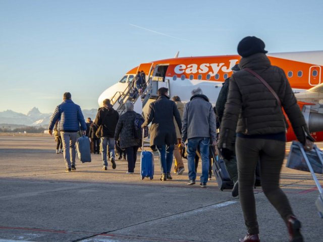 Accueil du 1er vol easyJet Paris Charles de Gaulle Accueil du 1er vol easyJet Paris Charles de Gaulle
